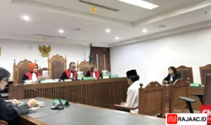 Pegawai Jasa Ekspedisi Bebas